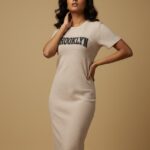 Beige Brooklyn print t-shirt dress with a relaxed fit, ideal for casual wear